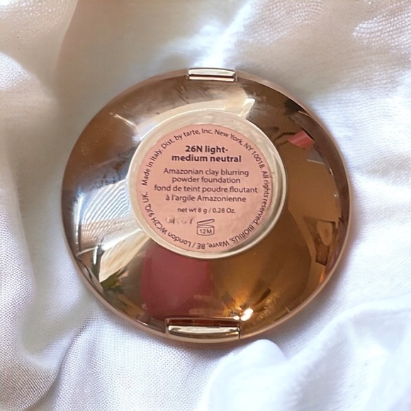 TARTE AMAZONIAN CLAY BLURRING POWDER FOUNDATION- 26N Medium- Neutral - Picture 3 of 3